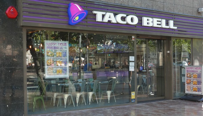 Exterior of a Taco Bell in Spain