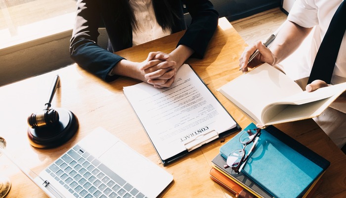 Business law concept, Lawyer business lawyers are consulting lawyers for women entrepreneurs to file a copyright lawsuit.